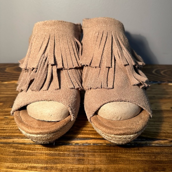 Minnetonka Ashley Leather Fringe Espadrille Wedge Sandals Women’s 8 Taupe Boho - Picture 4 of 9